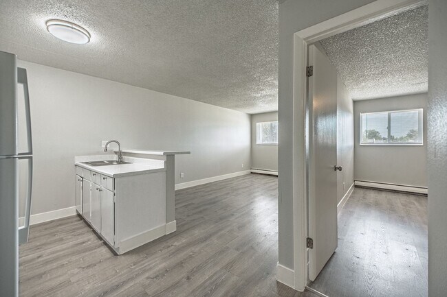 Building Photo - 3604 E Uintah St