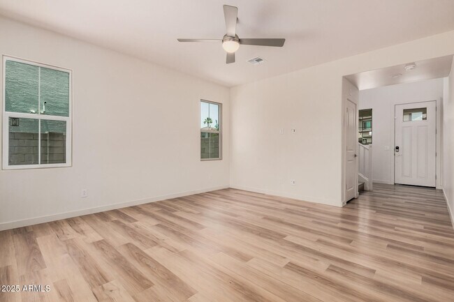 Building Photo - 6528 N 15th Dr