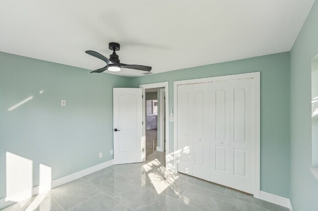 Building Photo - 3701 SE 17th Pl
