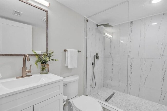 Building Photo - 4520 Pine Hollow Dr