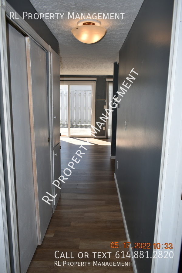 Building Photo - Cozy 2 Bedroom 1 Bathroom 2nd Floor Condo ...