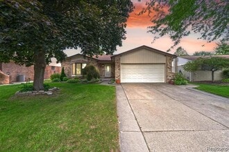 Building Photo - 41415 Harvard Dr