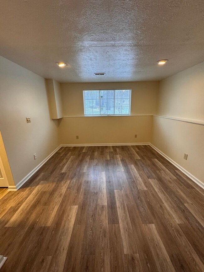 Building Photo - 300 Pegotty Ct NE