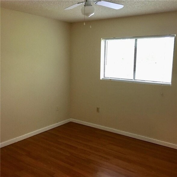 Building Photo - 351 Palm Way