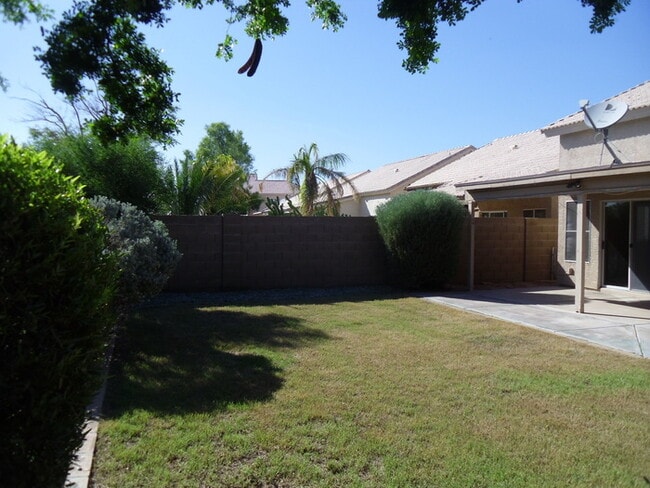 Building Photo - 3 bed 2 bath single level house in core Ch...