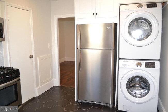 Building Photo - 123 S Matlack St