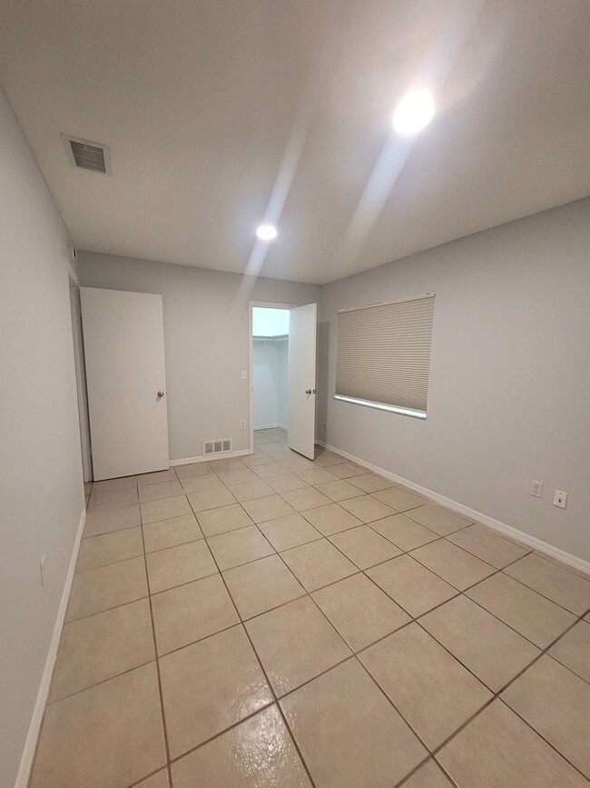 Building Photo - 937 Aragon Ave