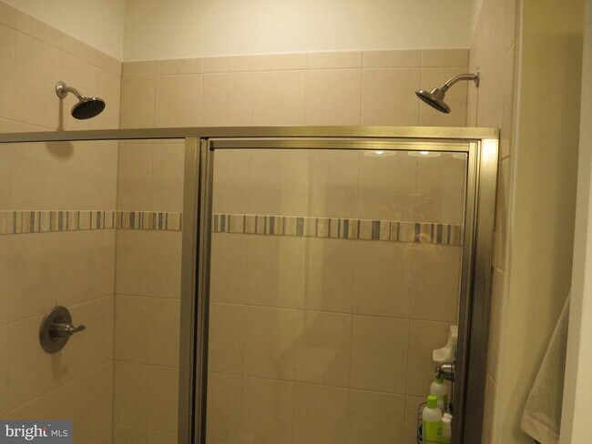 Building Photo - 1710 Featherstone Rd