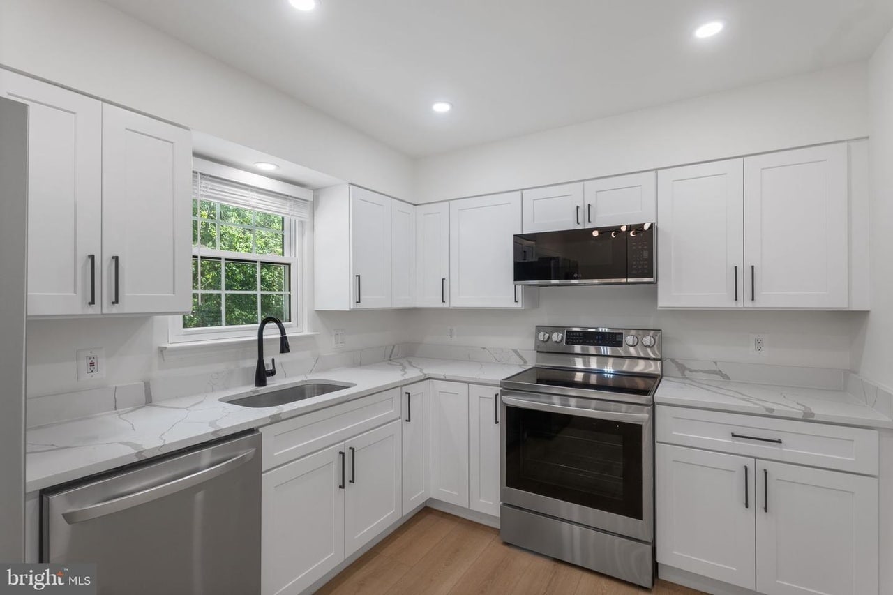 Building Photo - 19001 Grotto Ln