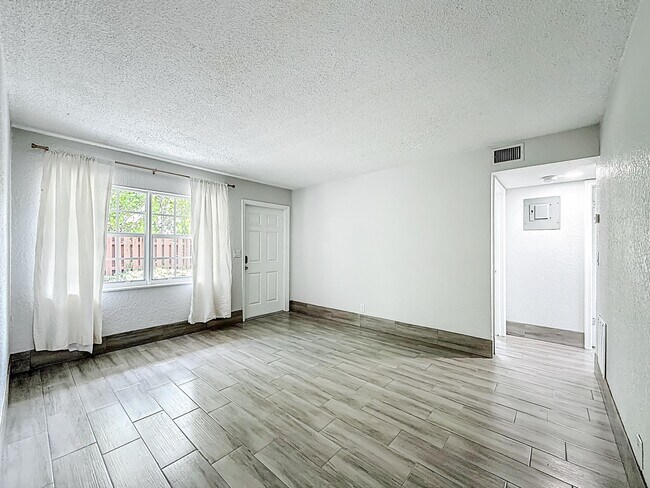 Building Photo - 337 Kenilworth Blvd