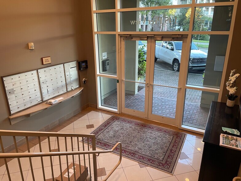 The 145 Pier View foyer - 145 Pier View St