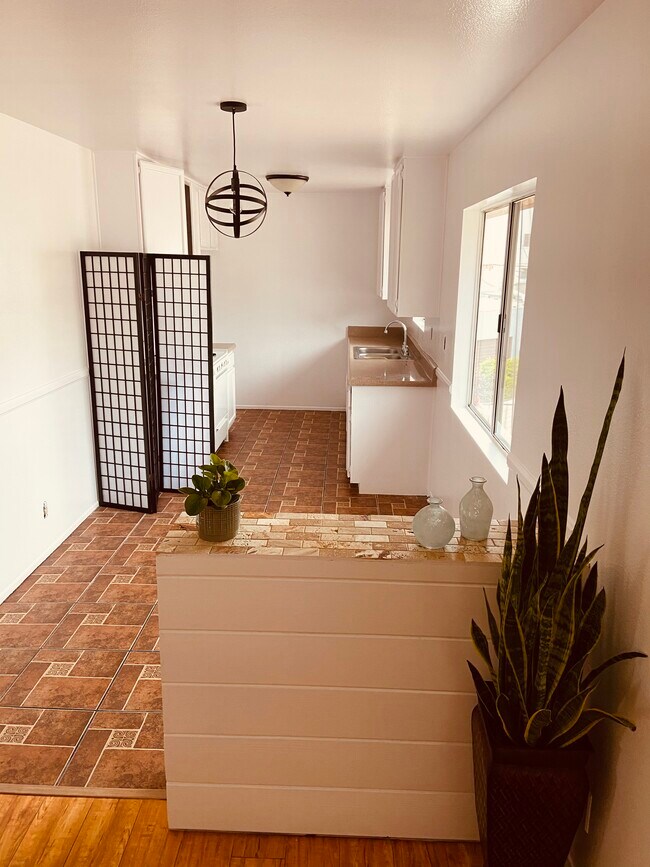 Building Photo - 415 S Verdugo Dr