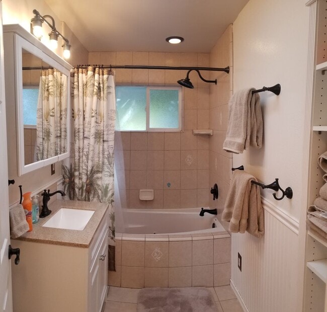 Building Photo - SLO Tropical Private Bungalow ideally located close to Cal Poly!