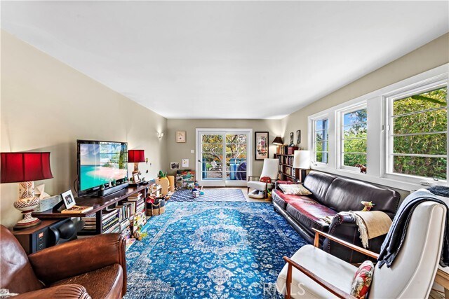 Building Photo - 303 Cazador Ln