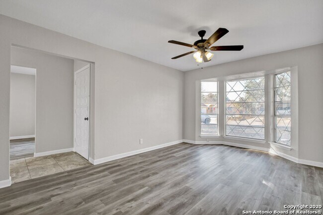 Building Photo - Move-in ready 3-bedroom, 2-bath home in San Antonio