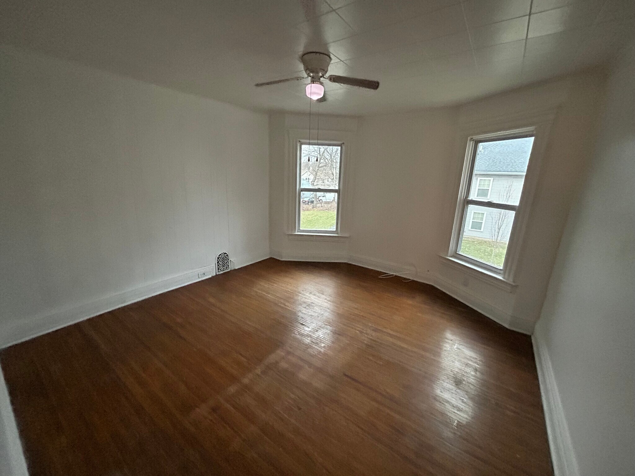 Building Photo - 80 Tacoma St