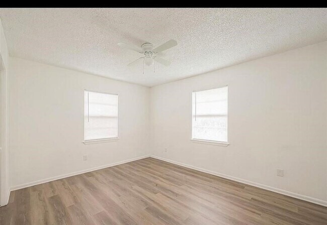 Building Photo - 8430 Round Rock Dr