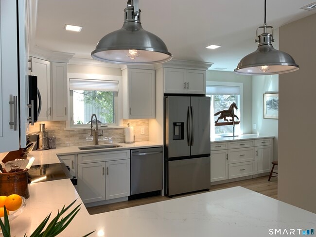 Building Photo - 400 Heritage Vlg