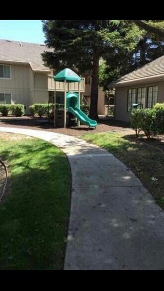 inside the complex - 1253 Lakeview Cir