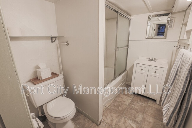 Building Photo - 813 S Belnord Ave