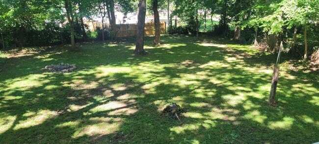 Building Photo - 619 S Kentwood Ave