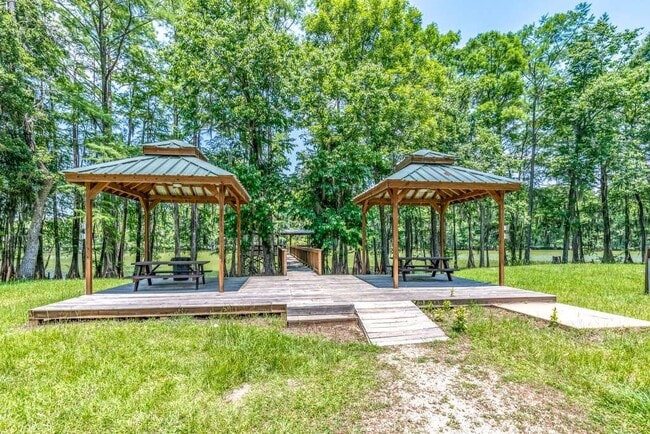 Building Photo - 132 Pine Ridge Dr