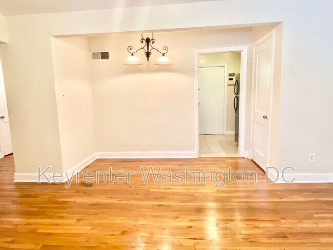 Building Photo - 4615 Central Ave NE