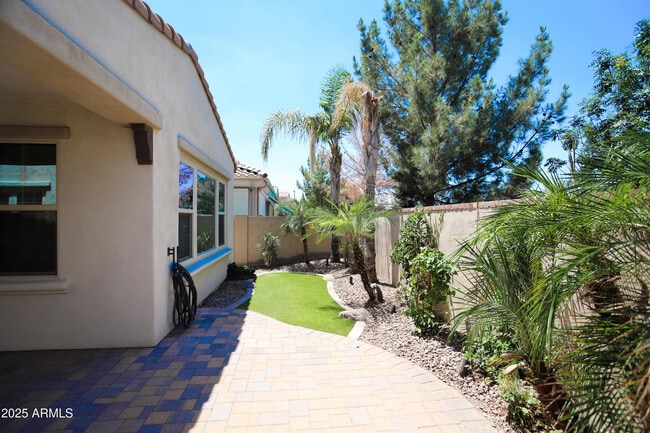Building Photo - 4116 S Greythorne Way