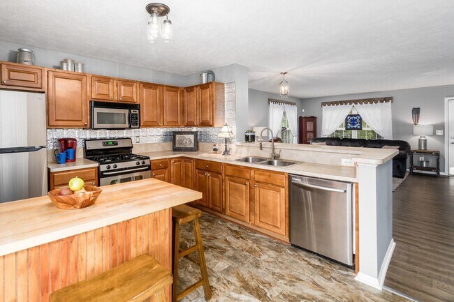 Building Photo - 8196 Echo Spring Dr