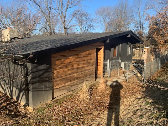 Building Photo - 713 Hutchins Dr