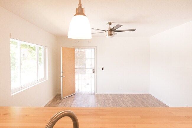 Building Photo - Upgraded 2 Bedroom/ 1 Bath Located in the Mount Hope Neighborhood of San Diego!