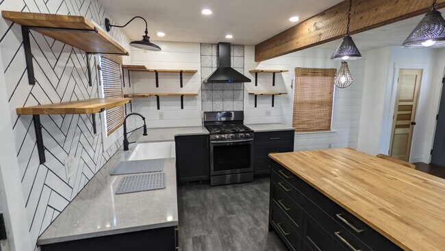 Building Photo - FABULOUS UPGRADED HOME IN CHAFFEE PARK INCL. WATER! MOVE-IN FEB. 1st!