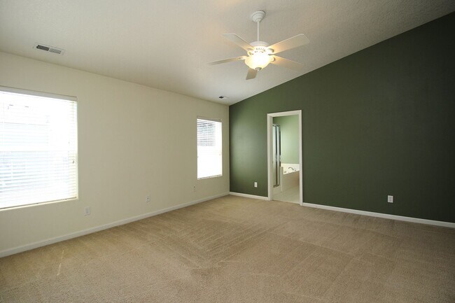 Building Photo - Custom-Built 5 Bedroom/3 Bath Home In A Great Sunnyside Neighborhood