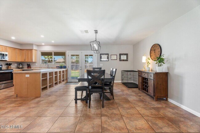 Building Photo - 2116 W Garden Dr