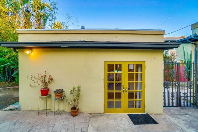 Building Photo - 3131 E Corto Pl