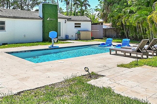 Building Photo - 15 NE 95th St