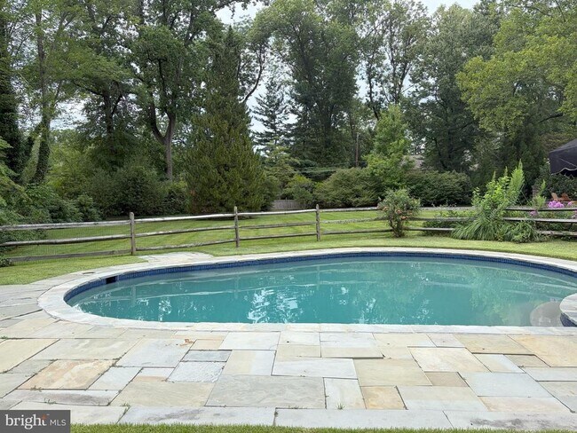Building Photo - 601 Harriton Rd
