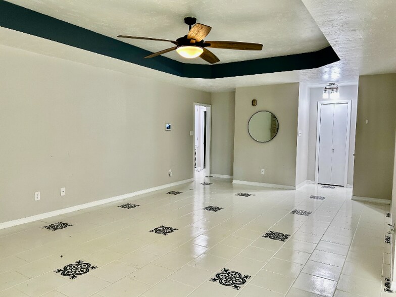 Building Photo - 1804 Byron Dr