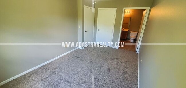 Building Photo - Beautiful 2 Bedroom/2 Bath in Raymore-Available in SEPTEMBER!!