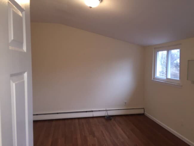 Building Photo - 68 University Heights Dr