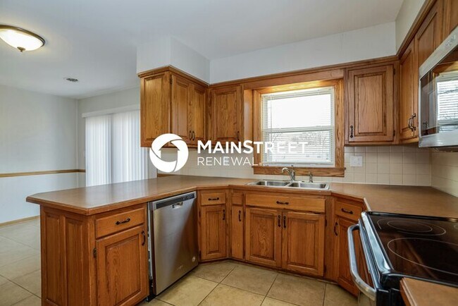 Building Photo - 3 Bedroom Pet-Friendly Home in Shawnee, KS...