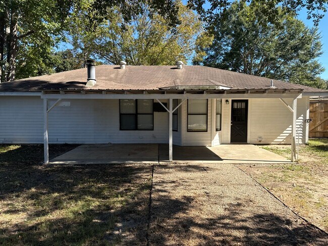 Building Photo - 1742 Byron Dr