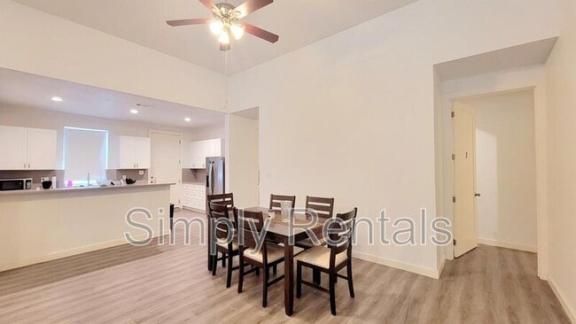 Building Photo - 1711 Sycamore St