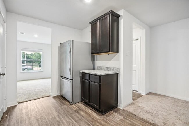 Building Photo - 1040 Riverdale Cove