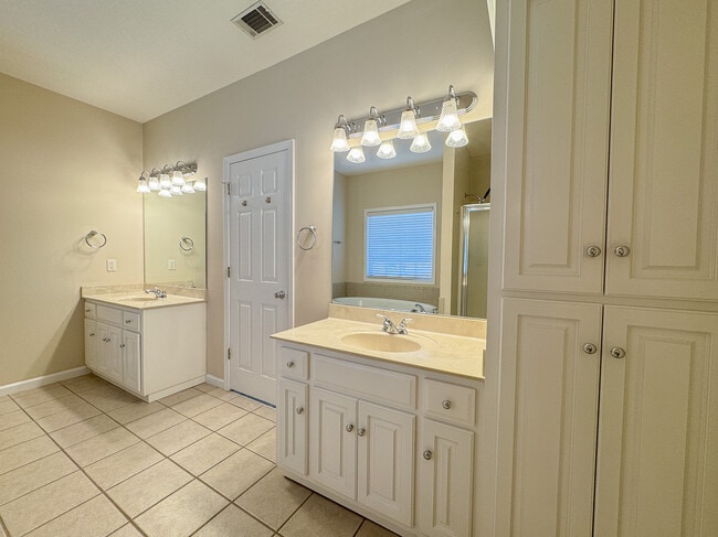 Building Photo - 1131 Trellis Ct