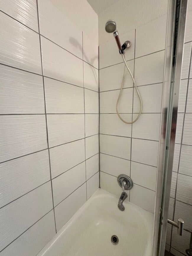 Building Photo - 2121 Oceanus Ln