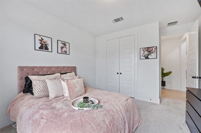 Building Photo - 23685 Silver Palm Trl