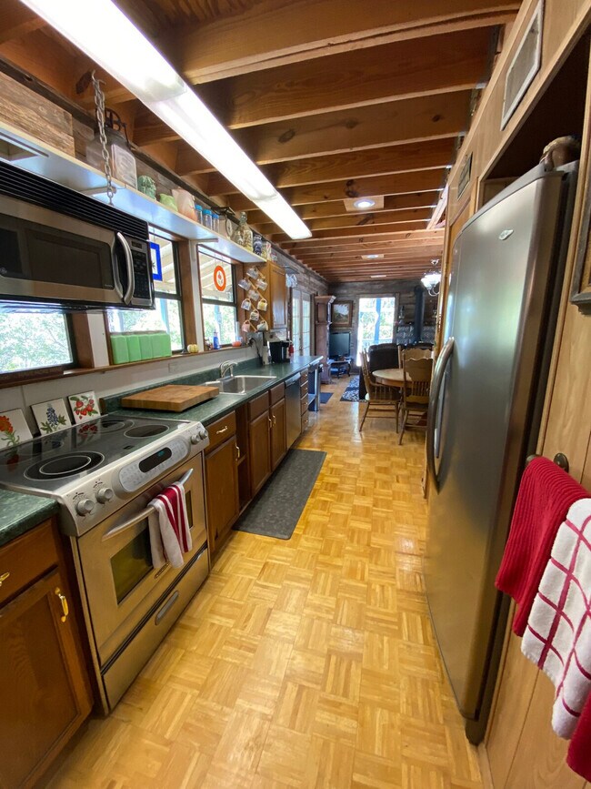 Building Photo - 297 Little River Ln