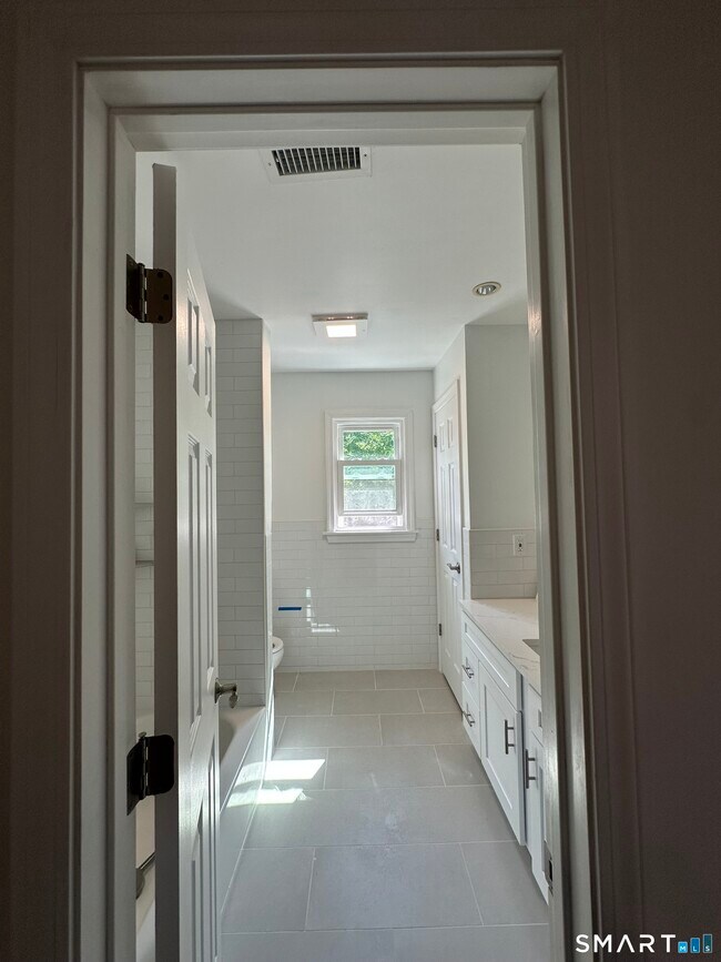Building Photo - 124 Harbor Dr