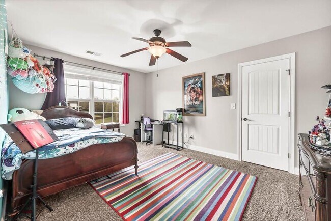 Building Photo - 820 Carousel Ct